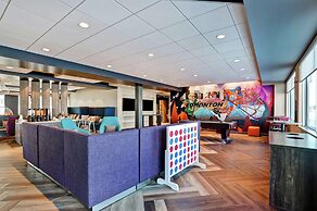 TRU BY Hilton Edmonton Windermere