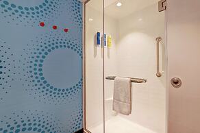 TRU BY Hilton Edmonton Windermere