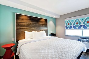 TRU BY Hilton Edmonton Windermere