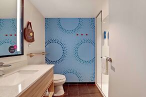 TRU BY Hilton Edmonton Windermere