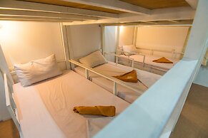 Golden Ganesha Villa - Hostel