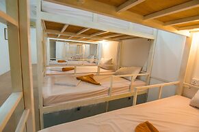 Golden Ganesha Villa - Hostel