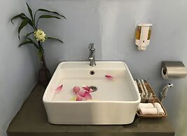 Golden Ganesha Villa - Hostel