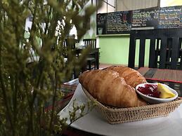 Golden Ganesha Villa - Hostel