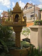 Golden Ganesha Villa - Hostel