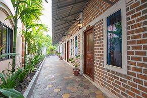 Golden Ganesha Villa - Hostel