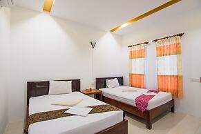 Golden Ganesha Villa - Hostel