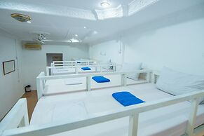 Golden Ganesha Villa - Hostel