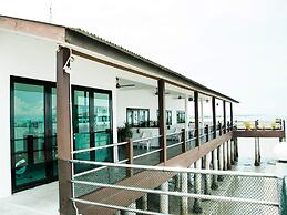 Kukup Xiang Holiday Home