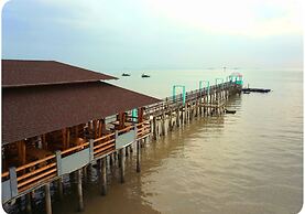 Kukup Xiang Holiday Home