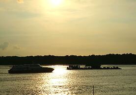 Kukup Xiang Holiday Home