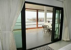 Kukup Xiang Holiday Home