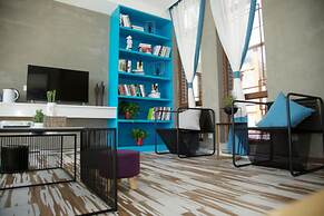 Yiyun Chunshe Meisu Hebi