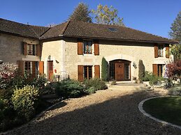 Moulin du Fontcourt Riverside Apartment