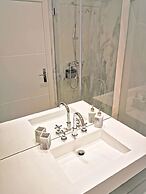 Industrial Lisbon Apartment - Adults Only