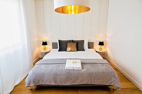 Industrial Lisbon Apartment - Adults Only