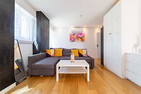 Industrial Lisbon Apartment - Adults Only