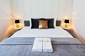 Industrial Lisbon Apartment - Adults Only