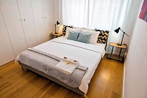 Industrial Lisbon Apartment - Adults Only