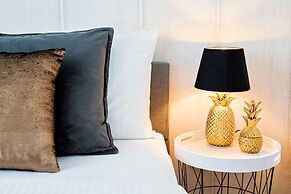 Industrial Lisbon Apartment - Adults Only