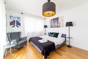 Industrial Lisbon Apartment - Adults Only