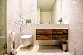 Industrial Lisbon Apartment - Adults Only