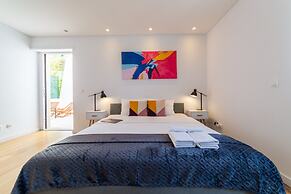 Industrial Lisbon Apartment - Adults Only