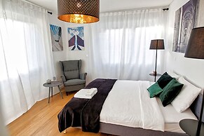 Industrial Lisbon Apartment - Adults Only