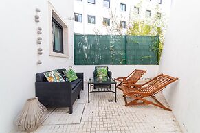 Industrial Lisbon Apartment - Adults Only