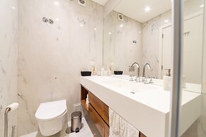 Industrial Lisbon Apartment - Adults Only