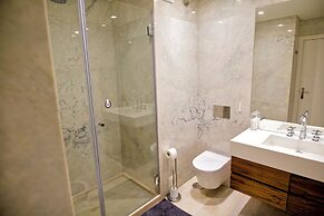 Industrial Lisbon Apartment - Adults Only