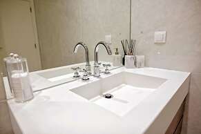 Industrial Lisbon Apartment - Adults Only