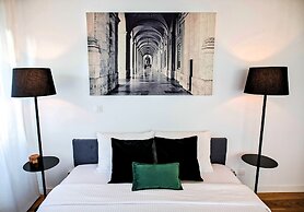 Industrial Lisbon Apartment - Adults Only