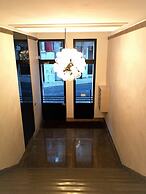 Industrial Lisbon Apartment - Adults Only