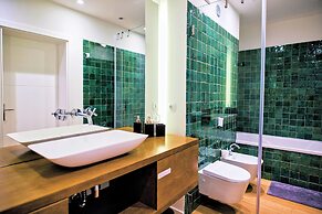 Industrial Lisbon Apartment - Adults Only