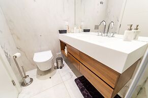 Industrial Lisbon Apartment - Adults Only