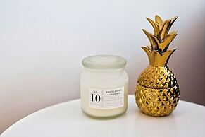 Industrial Lisbon Apartment - Adults Only