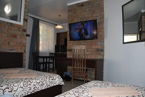 Peak Season Hotel