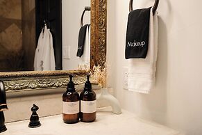 The Winchester Lodge