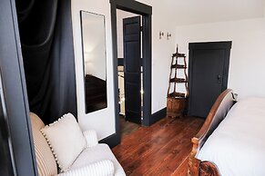 The Winchester Lodge