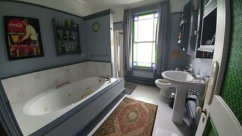 Gower Manor Historical Bed & Breakfast