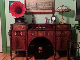 Gower Manor Historical Bed & Breakfast