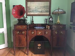 Gower Manor Historical Bed & Breakfast