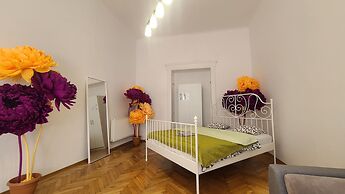 Lorf Hostel&Apartments