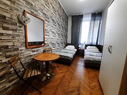 Lorf Hostel&Apartments