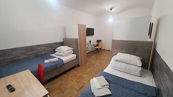 Lorf Hostel&Apartments