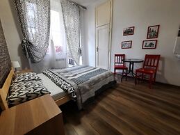 Lorf Hostel&Apartments