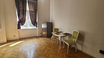 Lorf Hostel&Apartments