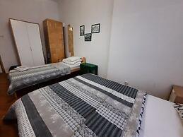 Lorf Hostel&Apartments