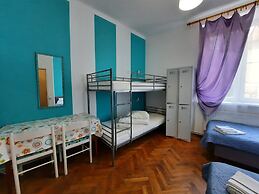 Lorf Hostel&Apartments